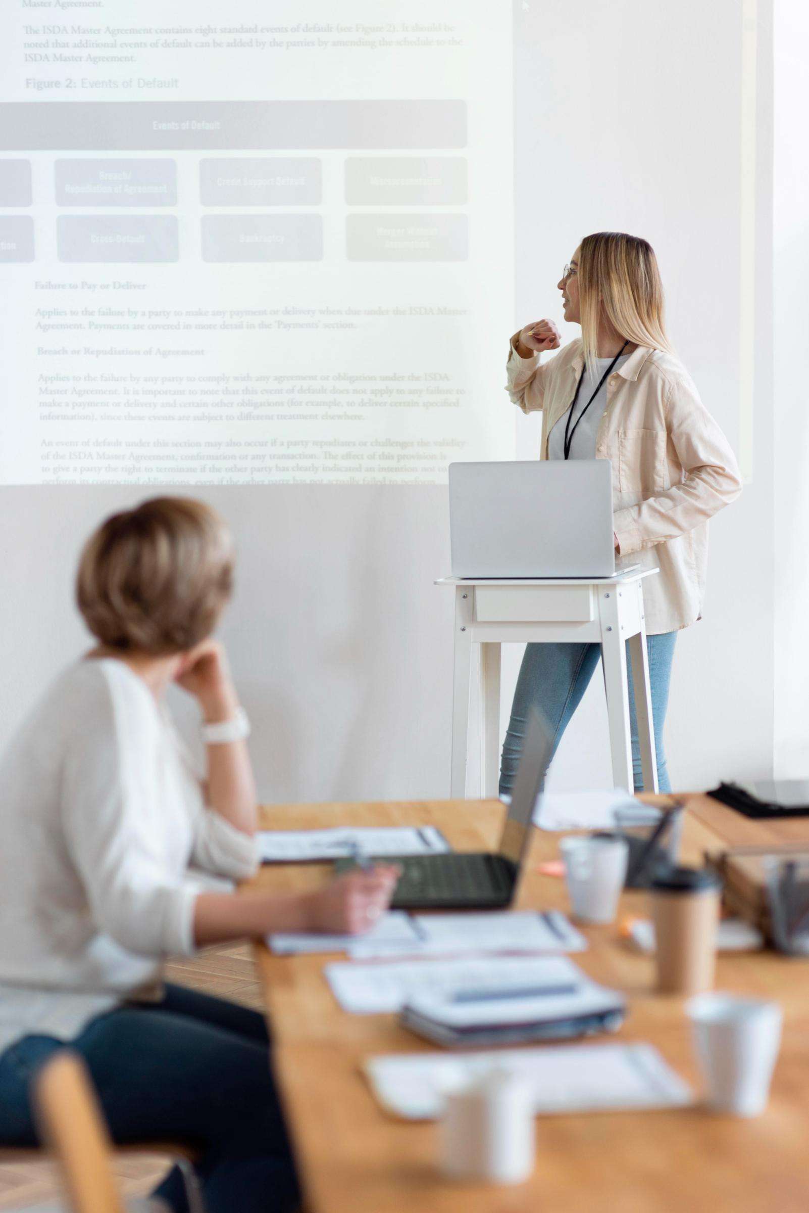 Formació a l'Escola de Negocis de la FOEG